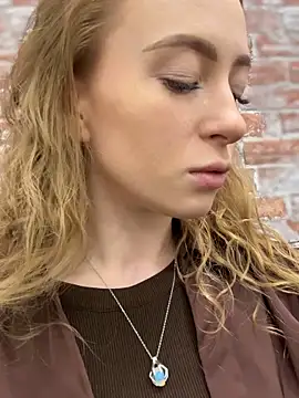 Snapshot of _AngelMoon_ chatting on October 22, 3:50 am AngelMoon online show from October 22, 3:50 am