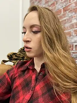 Snapshot of _AngelMoon_ chatting on December 2, 3:41 am AngelMoon online show from December 2, 3:41 am