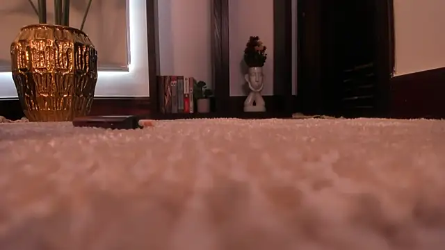 LunaMystyque online show from April 8, 7:15 pm