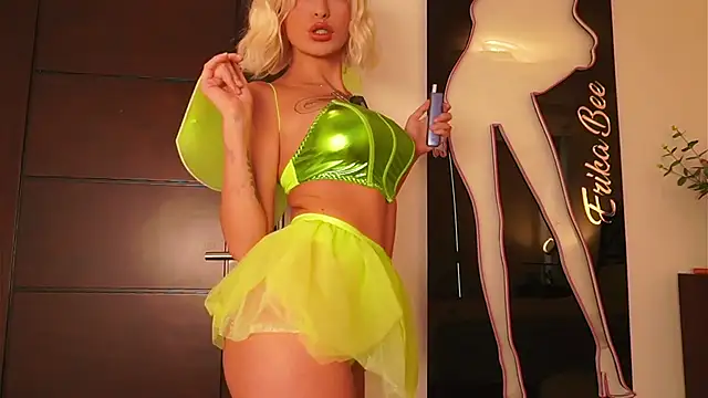 LunaMystyque online show from October 31, 8:05 pm