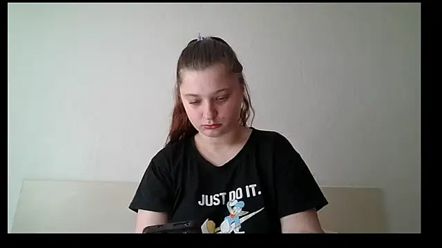 Snapshot of kila_lo chatting on March 20, 12:22 pm kila lo online show from March 20, 12:22 pm