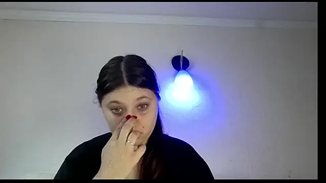 Snapshot of kila_lo chatting on February 17, 1:22 pm kila lo online show from February 17, 1:22 pm