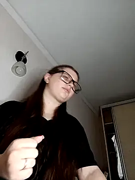 Snapshot of kila_lo chatting on February 15, 3:39 pm kila lo online show from February 15, 3:39 pm