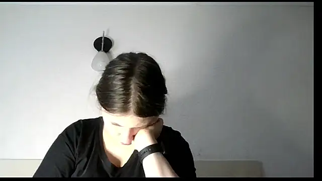 Snapshot of kila_lo chatting on February 14, 2:44 pm kila lo online show from February 14, 2:44 pm