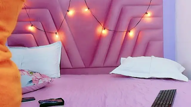 hornybarelylegalgirl online show from April 11, 12:31 pm