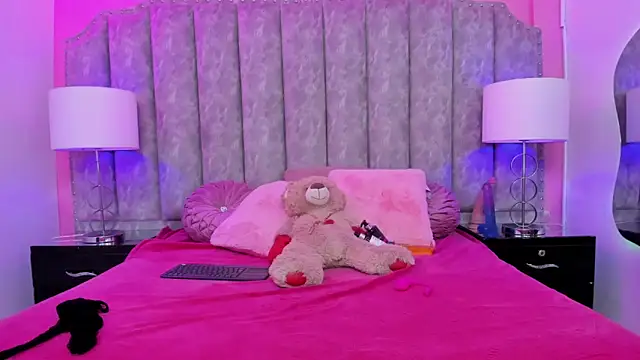 Snapshot of CoralHarmon chatting on February 22, 3:47 pm CoralHarmon online show from February 22, 3:47 pm