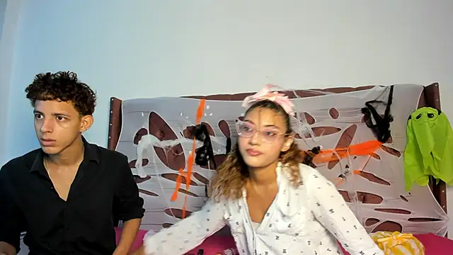 smiths couple online show from October 21, 1:10 pm