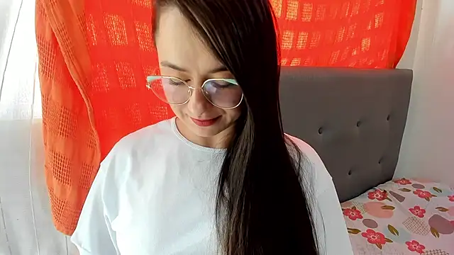 Snapshot of angela_nix chatting on October 4, 3:02 pm angela nix online show from October 4, 3:02 pm