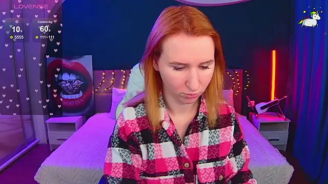 Snapshot of AliceBYKiss chatting on February 14, 6:02 am AliceBYKiss online show from February 14, 6:02 am