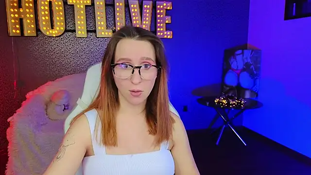 Snapshot of AliceBYKiss chatting on December 13, 4:05 pm AliceBYKiss online show from December 13, 4:05 pm