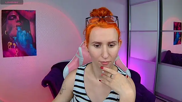 Snapshot of AliceBYKiss chatting on February 2, 4:11 pm AliceBYKiss online show from February 2, 4:11 pm