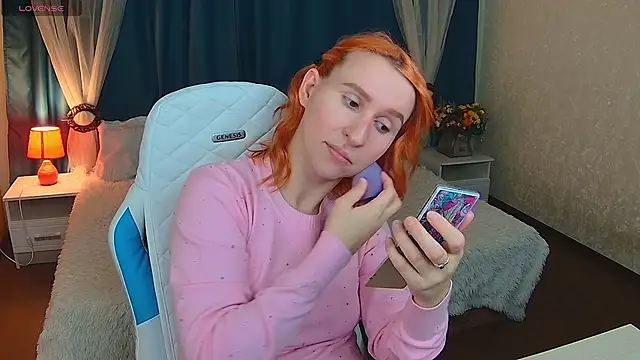 Snapshot of AliceBYKiss chatting on February 26, 6:19 am AliceBYKiss online show from February 26, 6:19 am