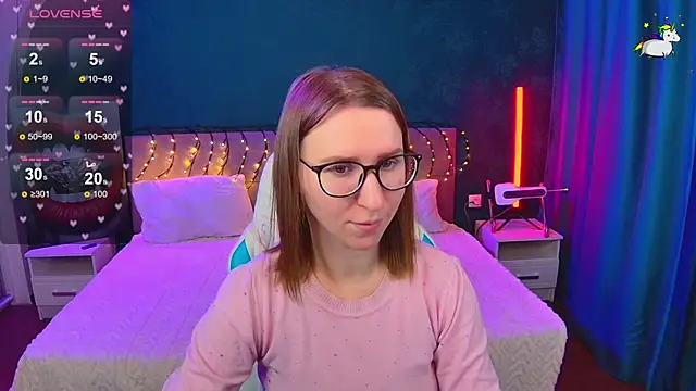 Snapshot of AliceBYKiss chatting on December 1, 7:20 am AliceBYKiss online show from December 1, 7:20 am