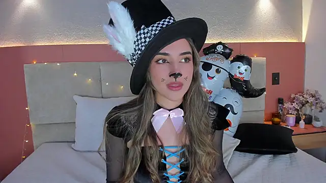 Snapshot of AniiRose chatting on October 31, 8:05 pm AniiRose online show from October 31, 8:05 pm