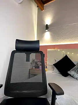 Snapshot of AniiRose chatting on November 15, 3:43 am AniiRose online show from November 15, 3:43 am