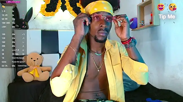 Aroonpapisex online show from March 13, 2:00 pm