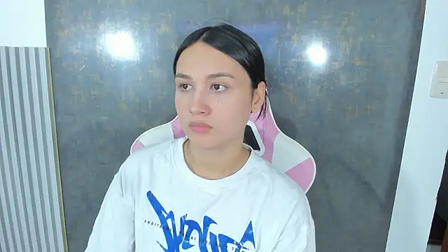 lana boomer online show from March 8, 8:12 pm