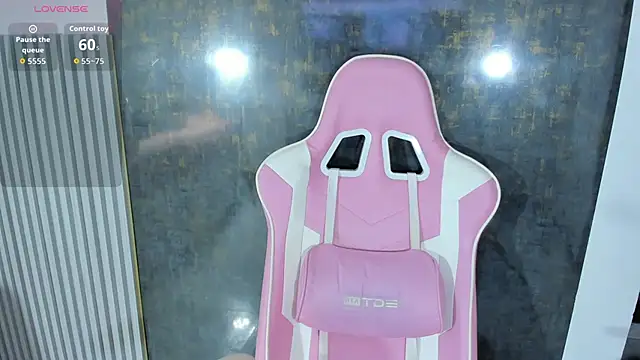 lana boomer online show from April 4, 7:31 pm