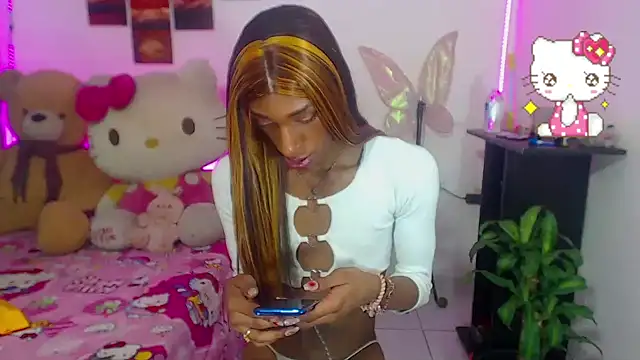 lucianadolll online show from March 6, 3:40 pm