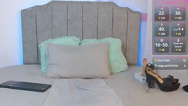 Snapshot of giorno_giovanna chatting on December 8, 8:15 pm giorno giovanna online show from December 8, 8:15 pm