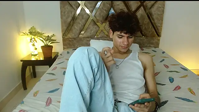 Snapshot of Themilow chatting on January 14, 6:13 am Themilow online show from January 14, 6:13 am