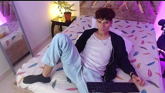 Snapshot of Themilow chatting on January 14, 3:11 am Themilow online show from January 14, 3:11 am