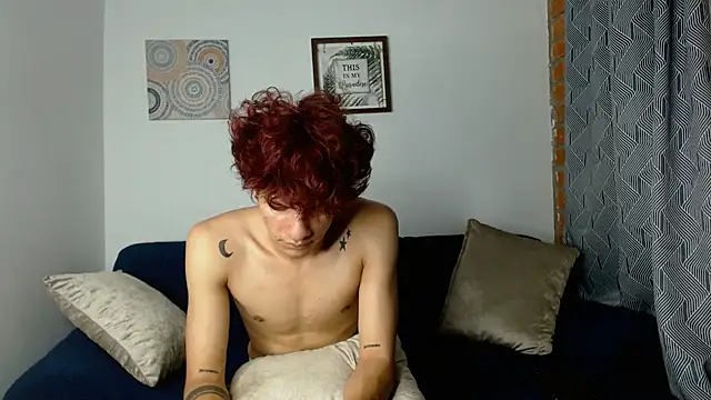 Snapshot of Themilow chatting on March 4, 6:47 am Themilow online show from March 4, 6:47 am