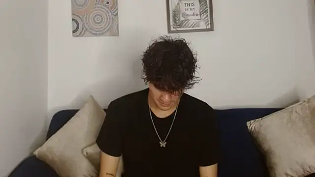 Snapshot of Themilow chatting on February 26, 3:57 am Themilow online show from February 26, 3:57 am