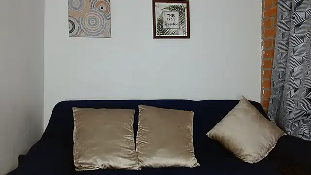 Snapshot of Themilow chatting on March 11, 7:35 am Themilow online show from March 11, 7:35 am