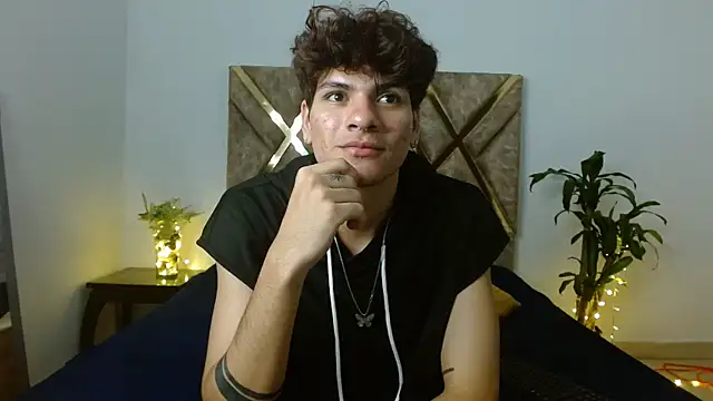 Snapshot of Themilow chatting on January 28, 3:57 am Themilow online show from January 28, 3:57 am