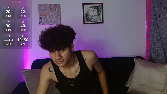 Snapshot of Themilow chatting on February 20, 3:12 am Themilow online show from February 20, 3:12 am