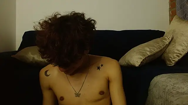 Snapshot of Themilow chatting on February 10, 7:26 am Themilow online show from February 10, 7:26 am