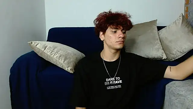 Snapshot of Themilow chatting on March 10, 4:07 am Themilow online show from March 10, 4:07 am