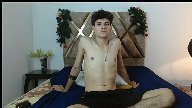 Snapshot of Themilow chatting on December 31, 5:11 am Themilow online show from December 31, 5:11 am