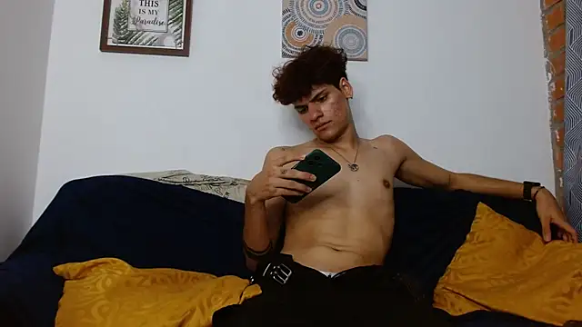 Snapshot of Themilow chatting on January 17, 6:47 am Themilow online show from January 17, 6:47 am