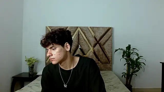 Snapshot of Themilow chatting on January 26, 4:30 am Themilow online show from January 26, 4:30 am