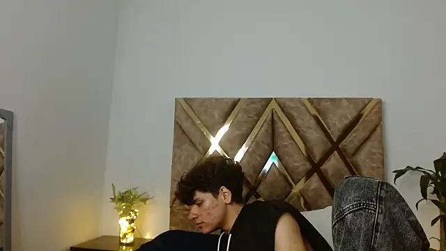 Snapshot of Themilow chatting on January 28, 7:00 am Themilow online show from January 28, 7:00 am