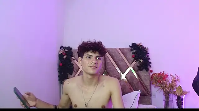 Snapshot of Themilow chatting on January 5, 6:56 am Themilow online show from January 5, 6:56 am