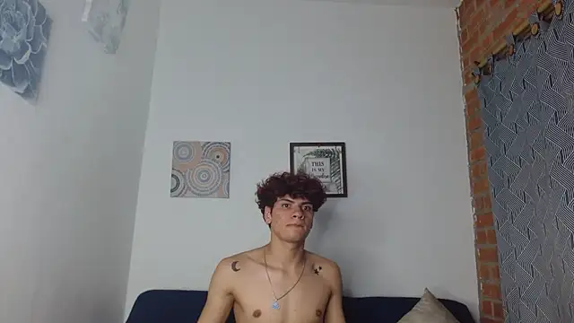 Snapshot of Themilow chatting on March 11, 4:30 am Themilow online show from March 11, 4:30 am