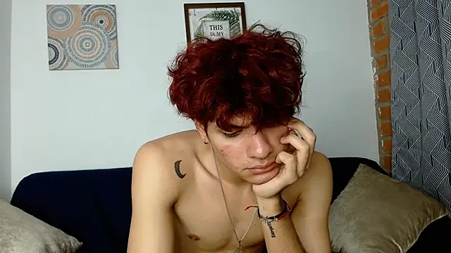 Snapshot of Themilow chatting on March 5, 7:05 am Themilow online show from March 5, 7:05 am