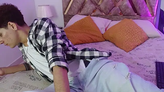 Snapshot of Themilow chatting on January 7, 3:57 am Themilow online show from January 7, 3:57 am