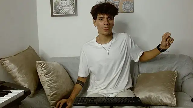 Snapshot of Themilow chatting on January 23, 4:09 am Themilow online show from January 23, 4:09 am