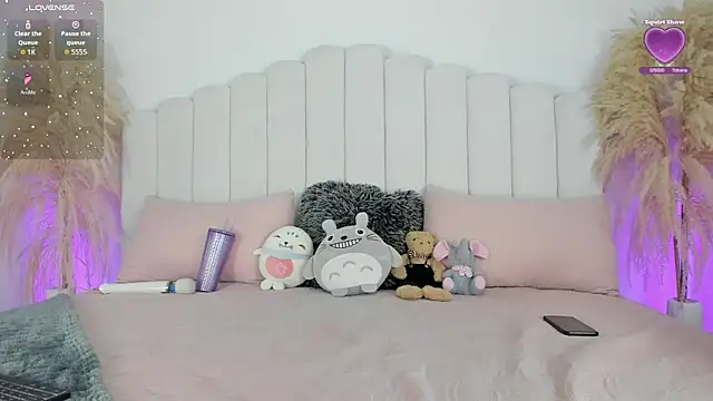 cherie    online show from November 12, 8:45 pm