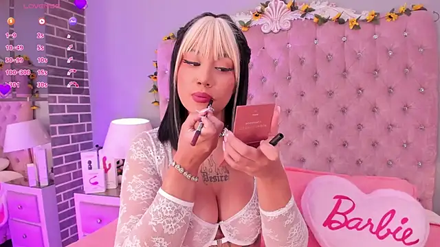 Snapshot of MadissonRey chatting on July 1, 1:22 pm MadissonRey online show from July 1, 1:22 pm