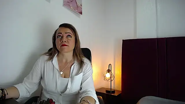 Snapshot of Lupiita223 chatting on February 27, 12:45 pm Lupiita223 online show from February 27, 12:45 pm