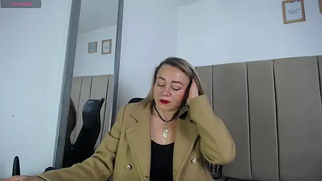Snapshot of Lupiita223 chatting on March 21, 1:45 pm Lupiita223 online show from March 21, 1:45 pm