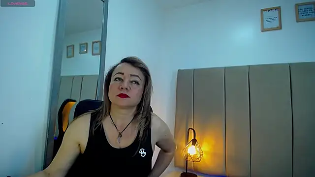 Snapshot of Lupiita223 chatting on March 1, 1:07 pm Lupiita223 online show from March 1, 1:07 pm