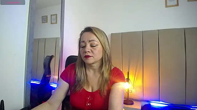 Snapshot of Lupiita223 chatting on March 10, 1:00 pm Lupiita223 online show from March 10, 1:00 pm