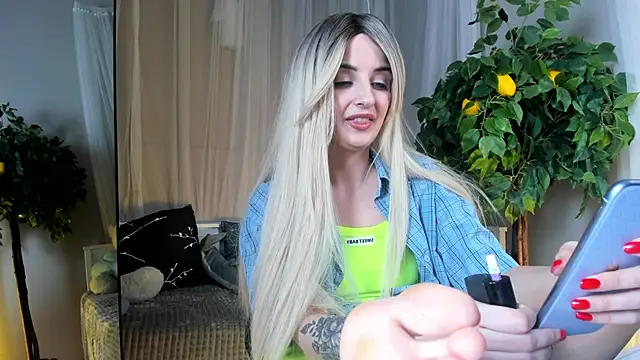 Snapshot of Katty_Lights chatting on January 27, 5:37 pm Katty Lights online show from January 27, 5:37 pm