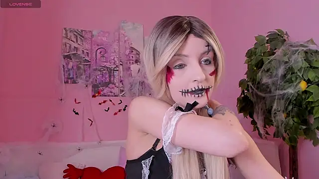 Snapshot of Katty_Lights chatting on October 31, 11:29 am Katty Lights online show from October 31, 11:29 am